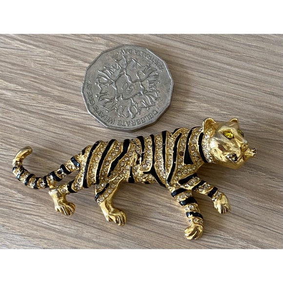 Retro Tiger Brooch. Diamanté Black & Gold Tone - Picture 2 of 6